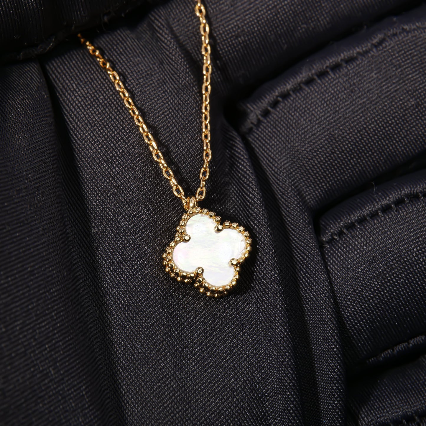 Fashionable single-flower pendant, white mother-of-pearl gilded luxury VCA women's pendant