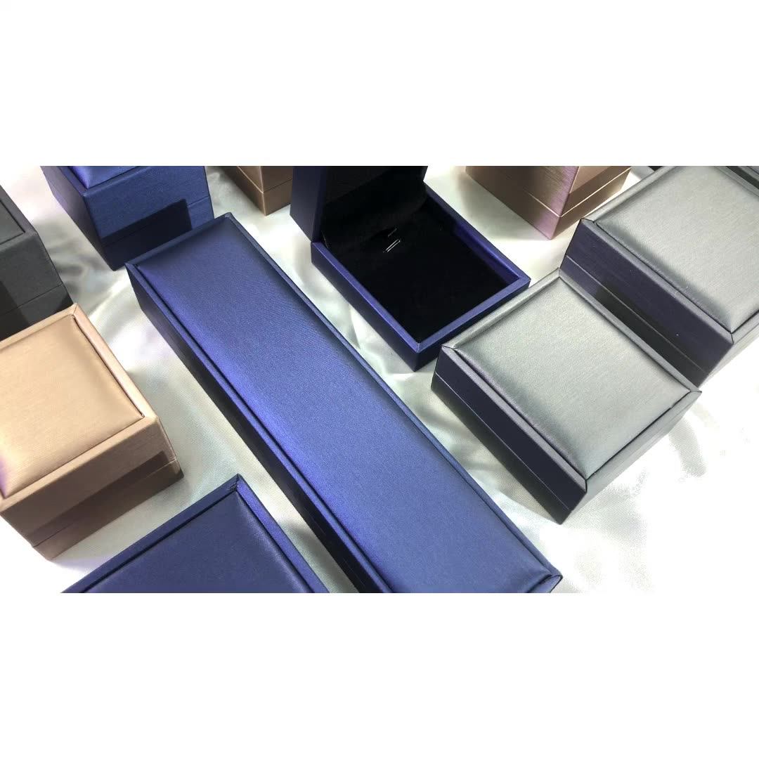 Thick-edged brushed PU leather jewelry box (shipped when ordered together with jewelry)