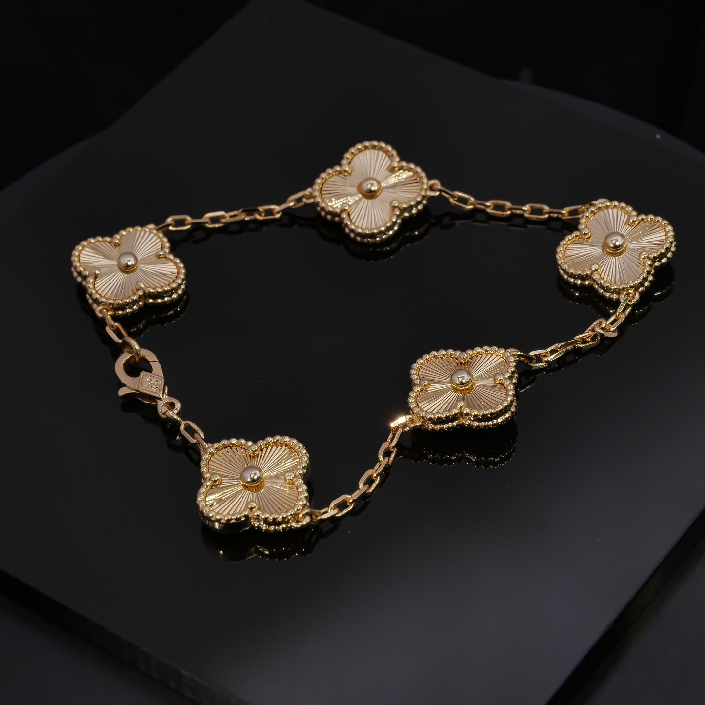 VCA,Five golden four-leaf clover bracelets