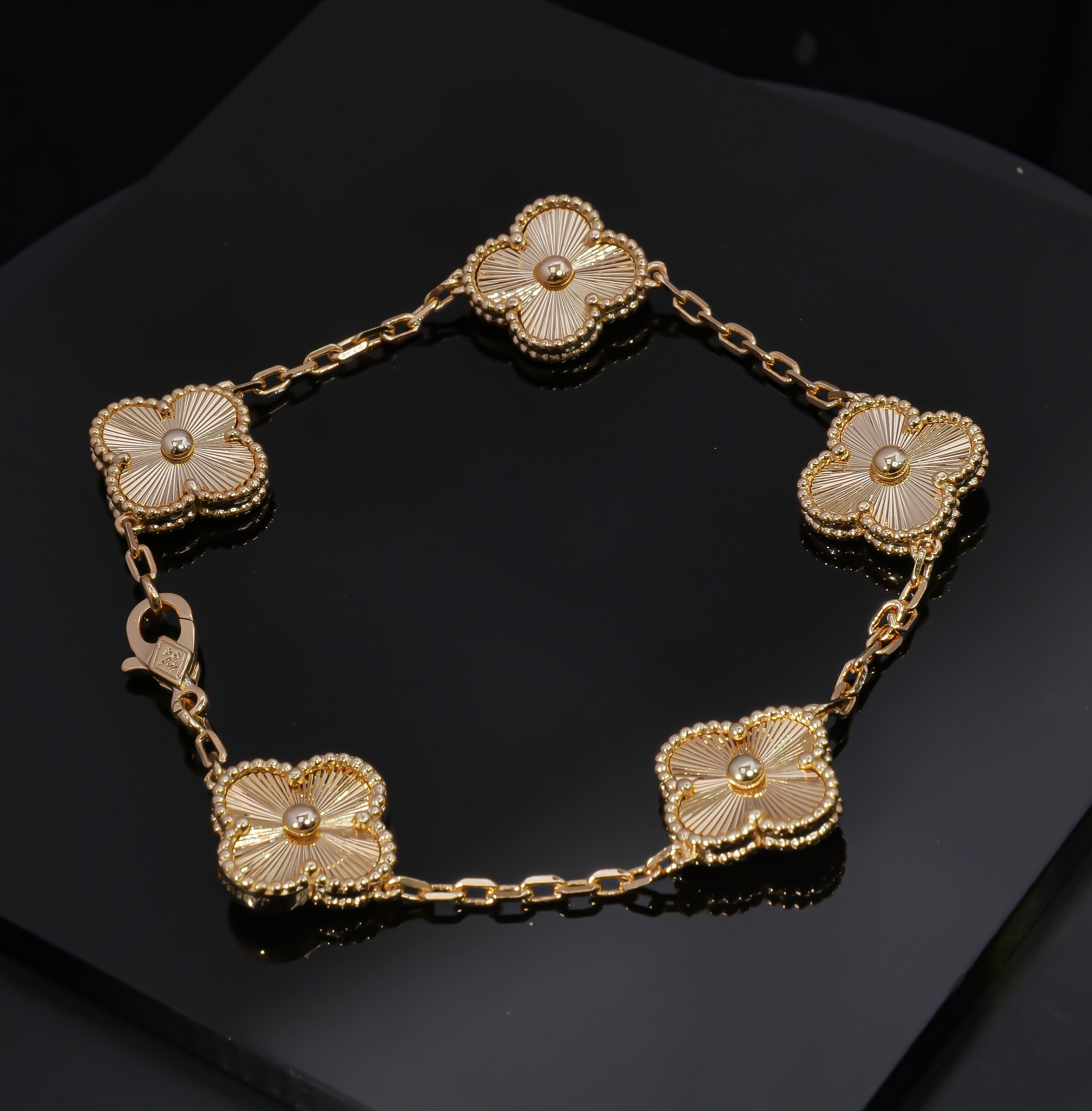 VCA,Five golden four-leaf clover bracelets