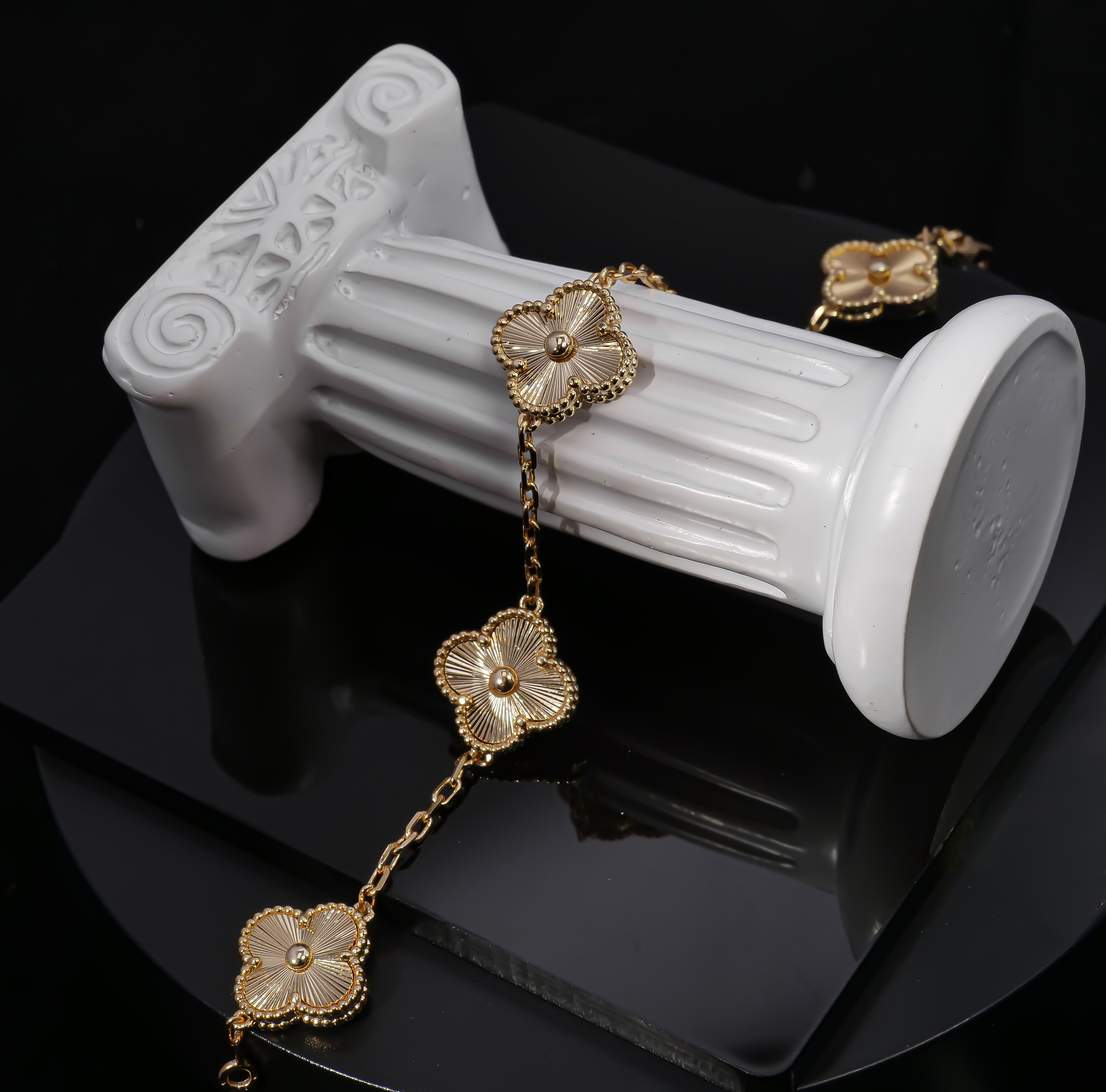 VCA,Five golden four-leaf clover bracelets