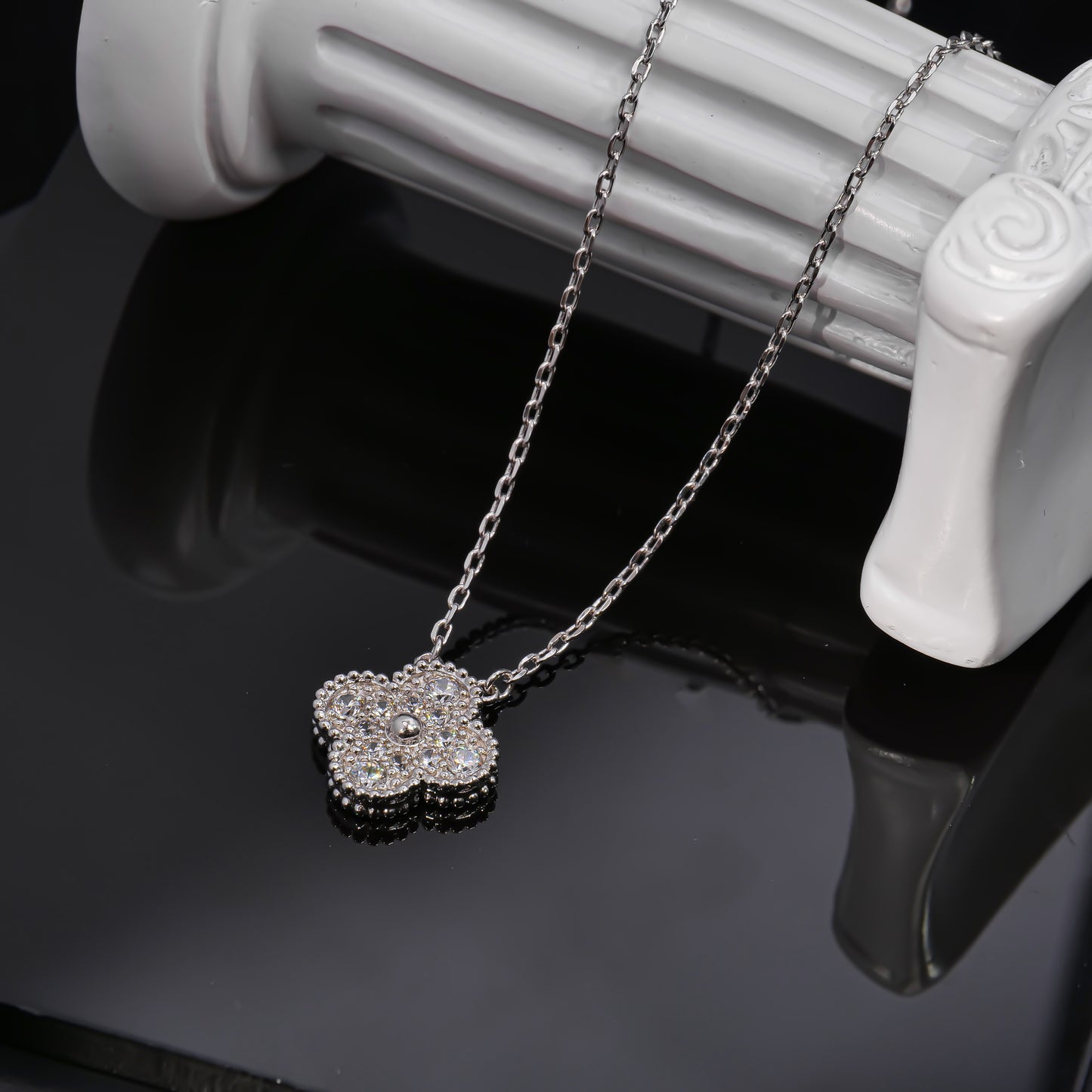 VCA High-end Chain four-leaf Clover Necklace Pendant Luxury Diamond necklace