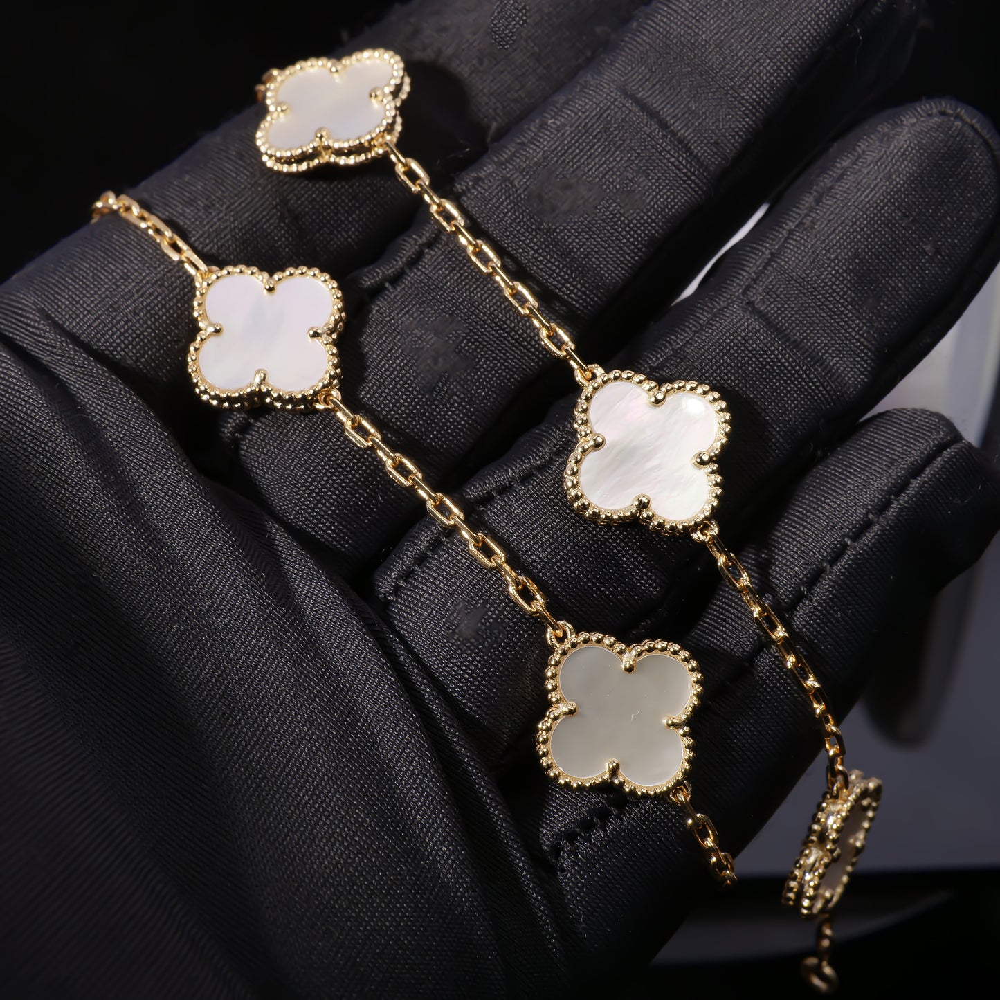 VCA✨ Alhambra Inspired White Clover Necklace ✨