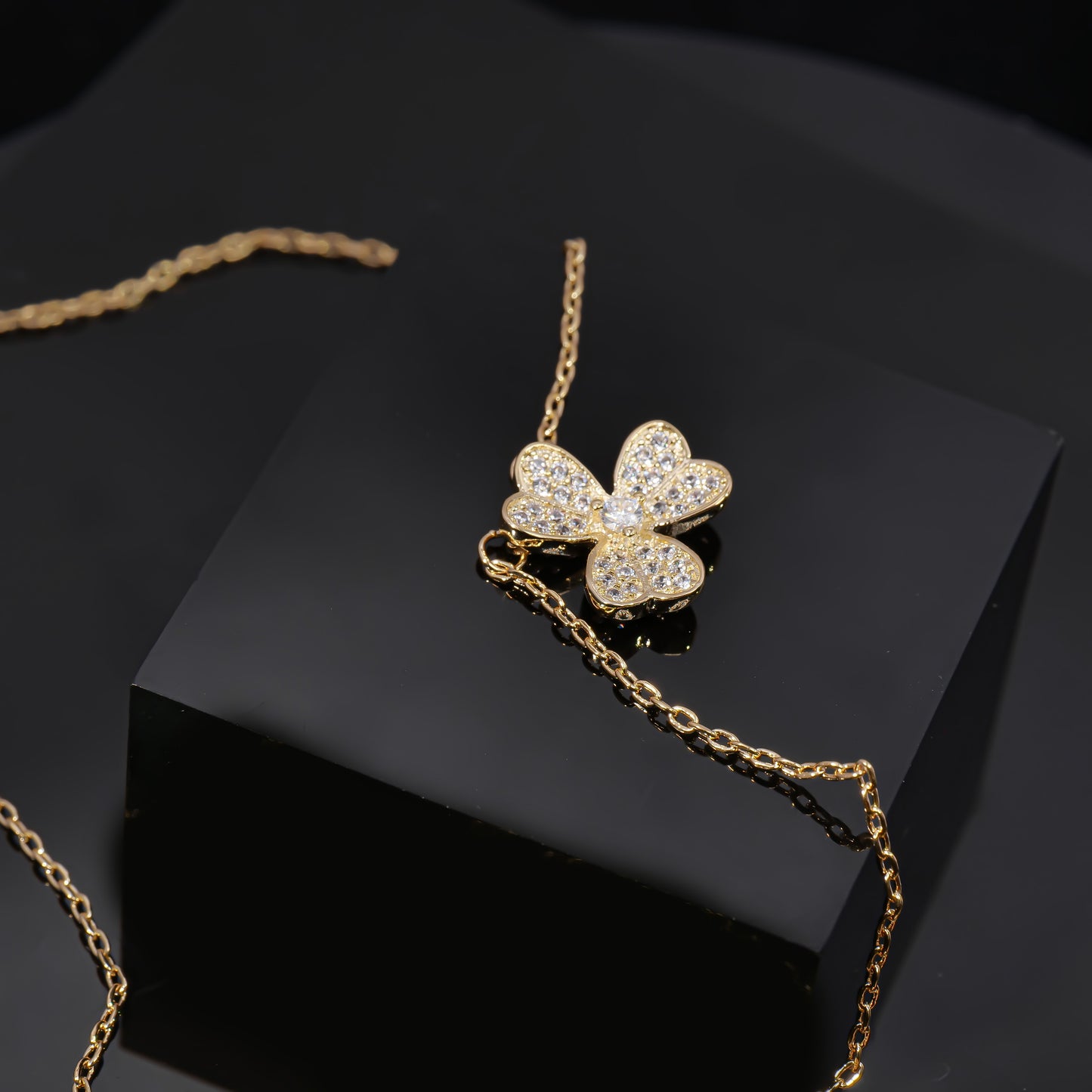 VCA Premium Chain Three-flower Edition pendant Luxury Gold Diamond necklace