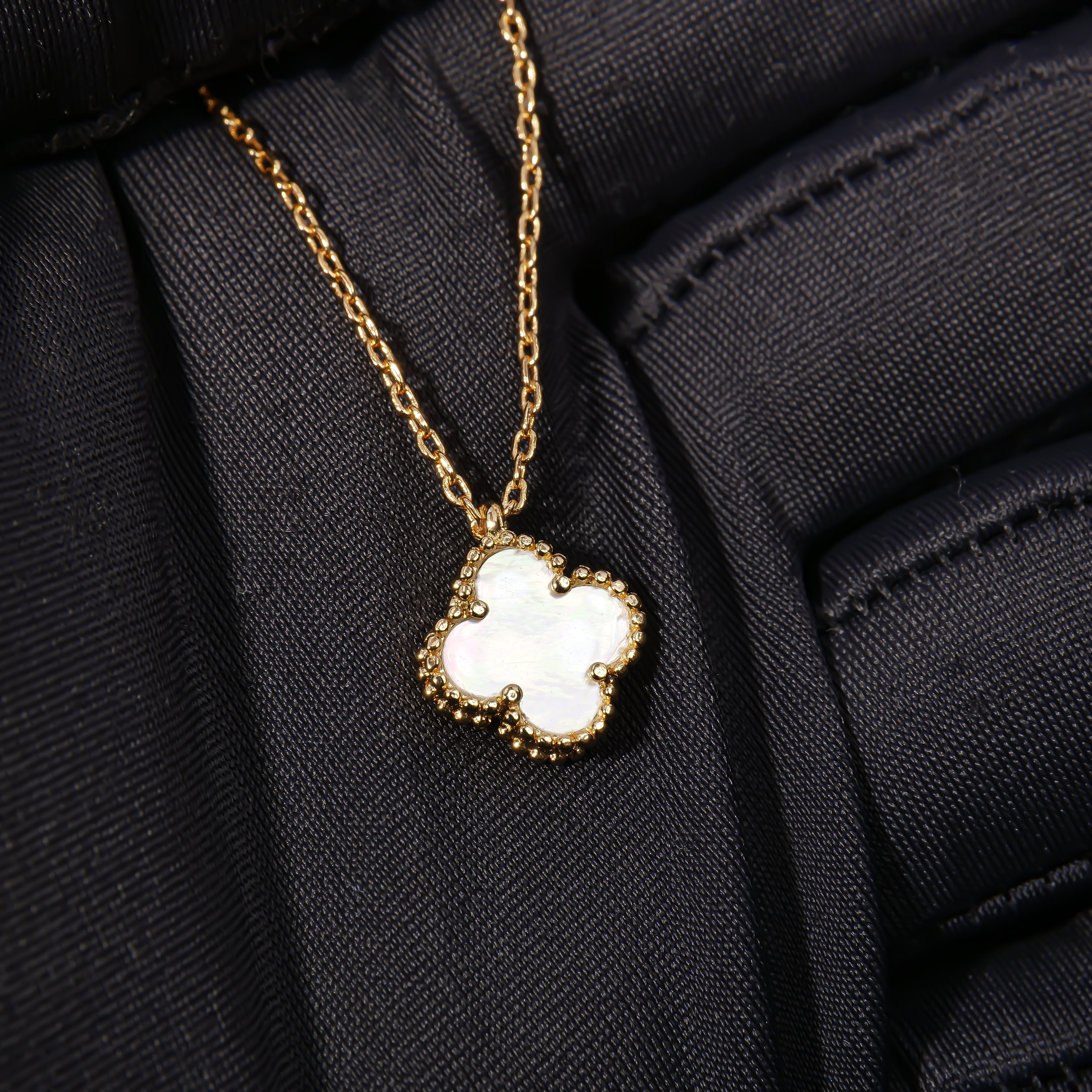 Fashionable single-flower pendant, white mother-of-pearl gilded luxury VCA women's pendant
