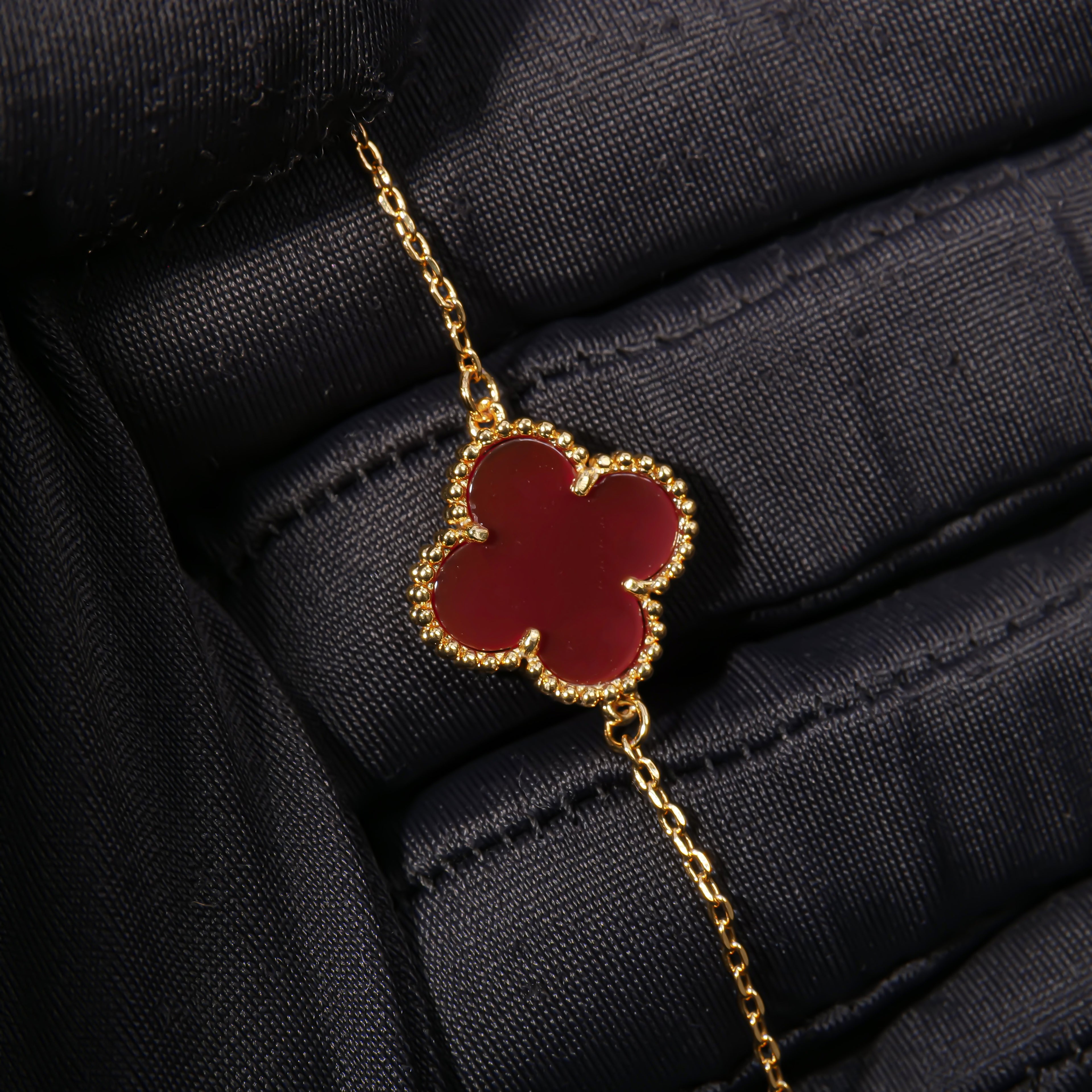 Fashionable single-flower red mother-of-pearl lady gold-plated VCA bracelet