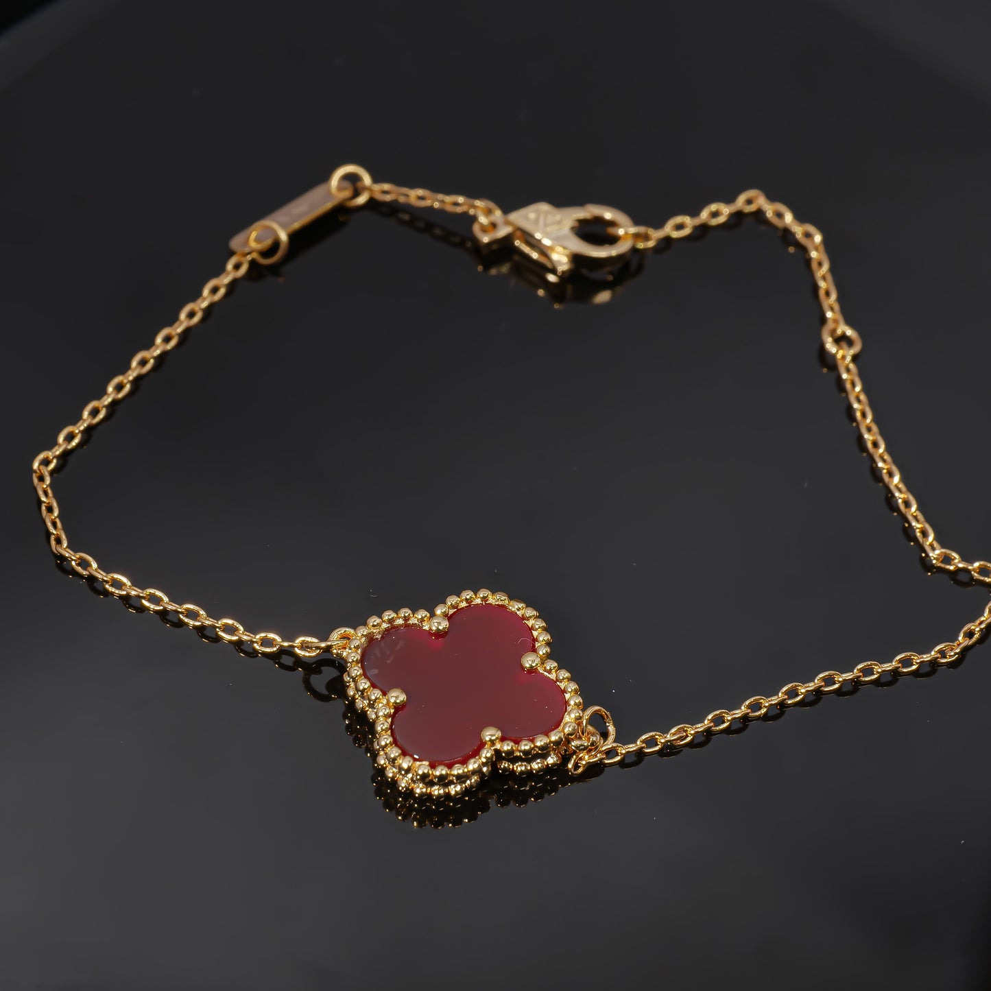 Fashionable single-flower red mother-of-pearl lady gold-plated VCA bracelet