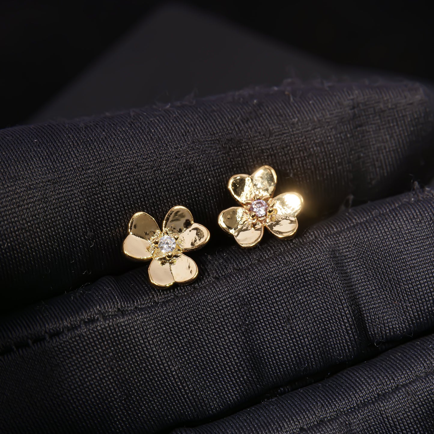 VCA Alhambra's Whisper - Gold Clover Stud Earrings