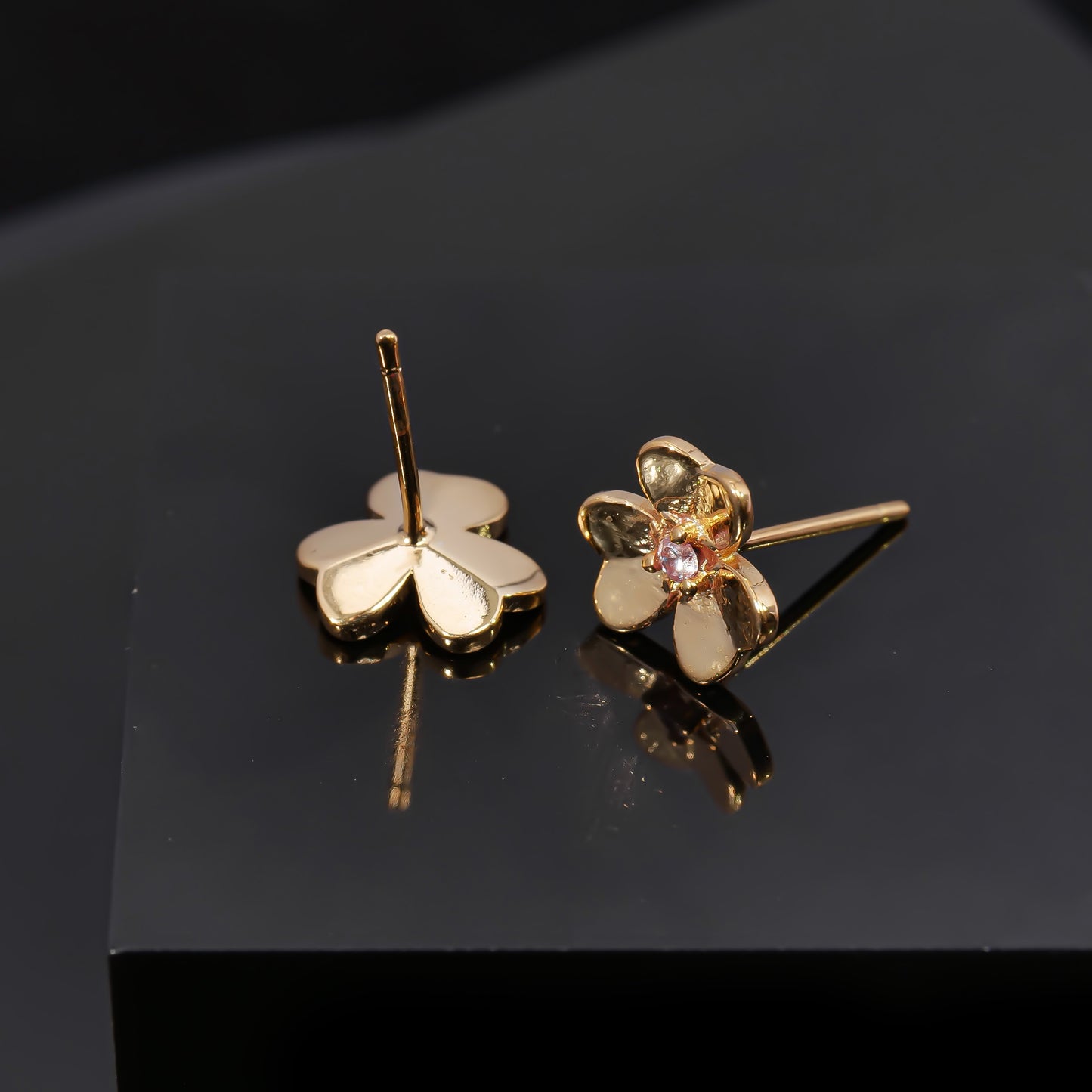 VCA Alhambra's Whisper - Gold Clover Stud Earrings