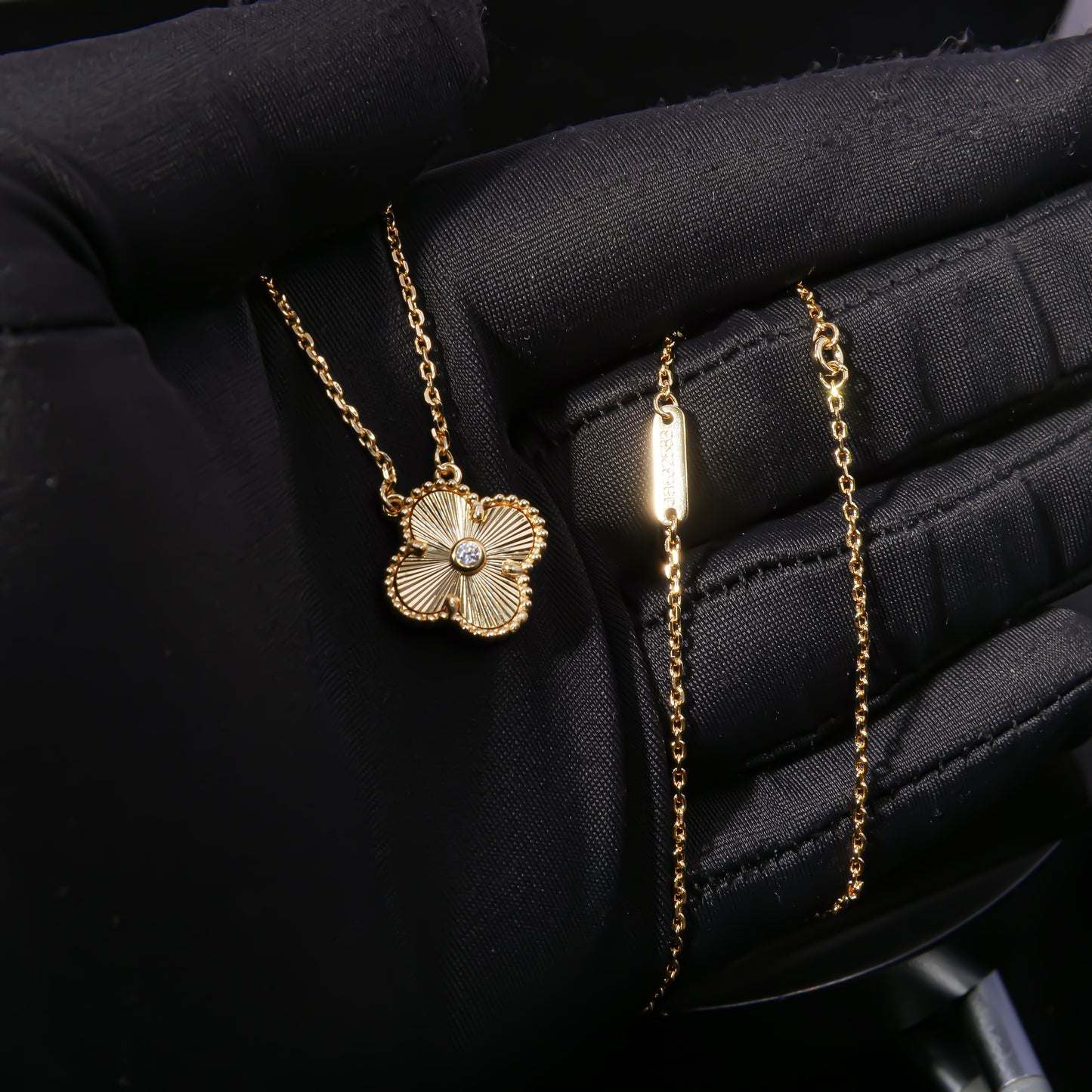 VCA🍀 Golden Alhambra Clover Pendant Necklace