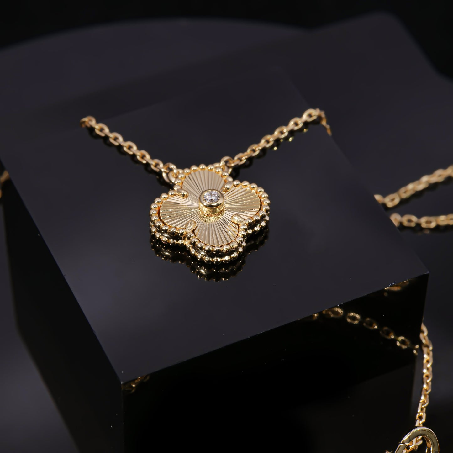 VCA🍀 Golden Alhambra Clover Pendant Necklace