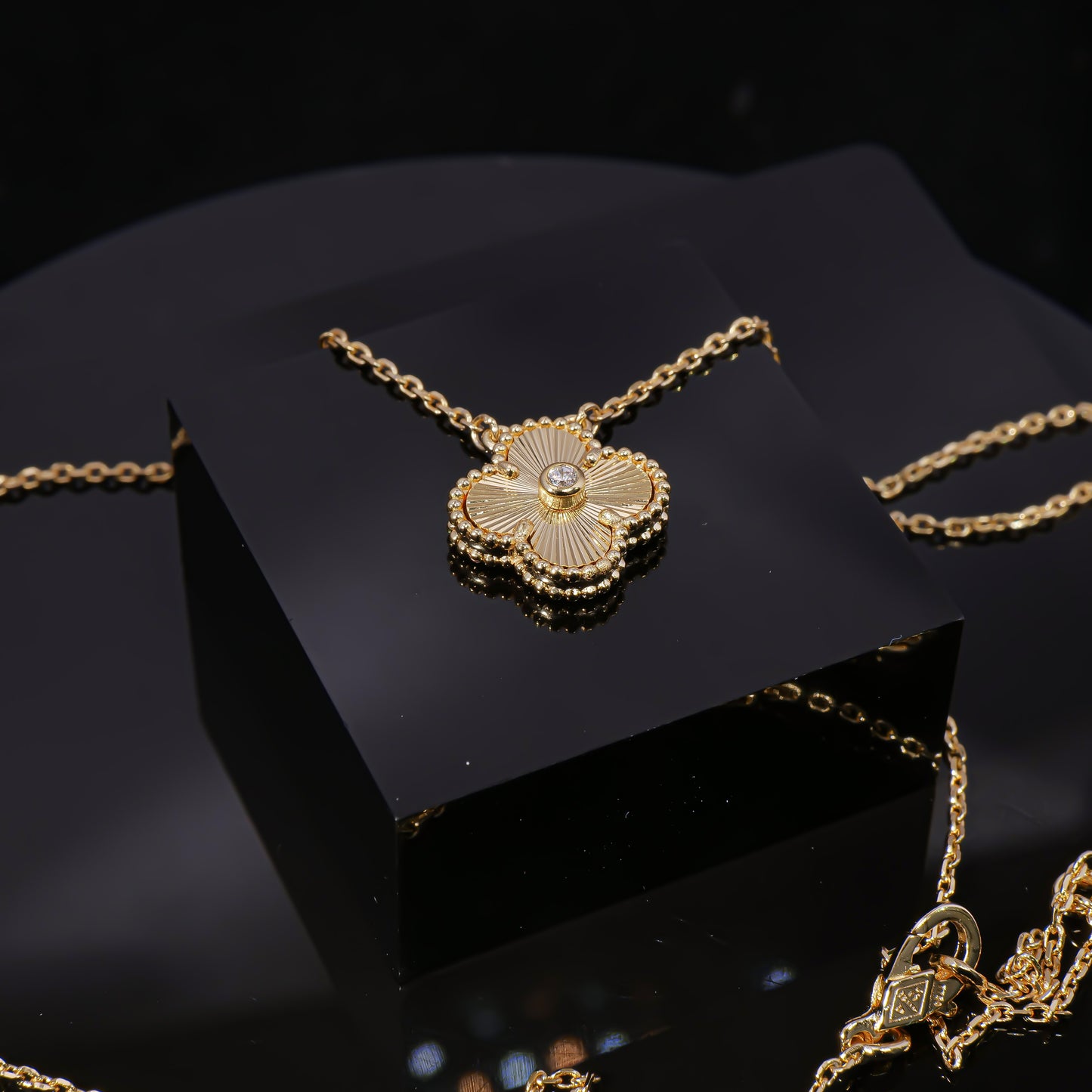 VCA🍀 Golden Alhambra Clover Pendant Necklace