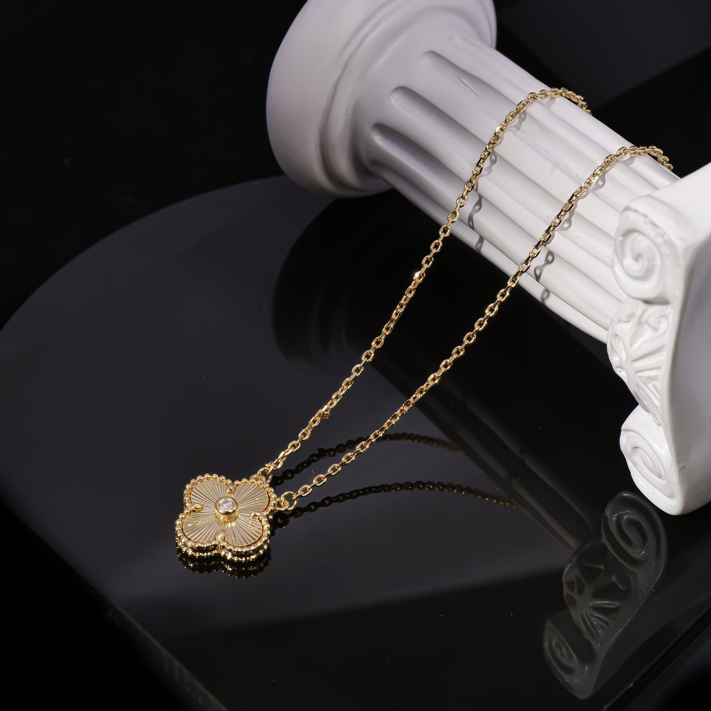 VCA🍀 Golden Alhambra Clover Pendant Necklace