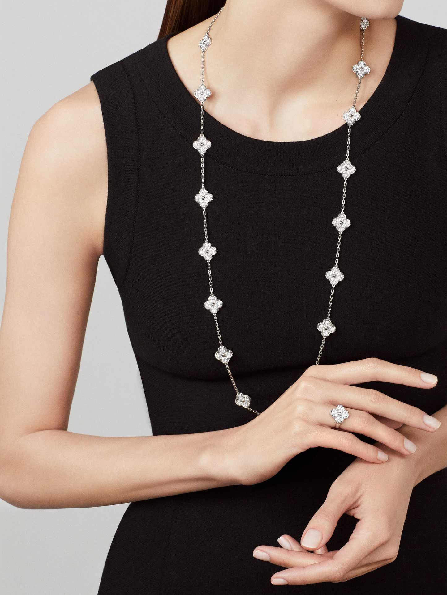 Van Cleef & Arpels white gold ring surrounded by diamonds Vintage Alhambra