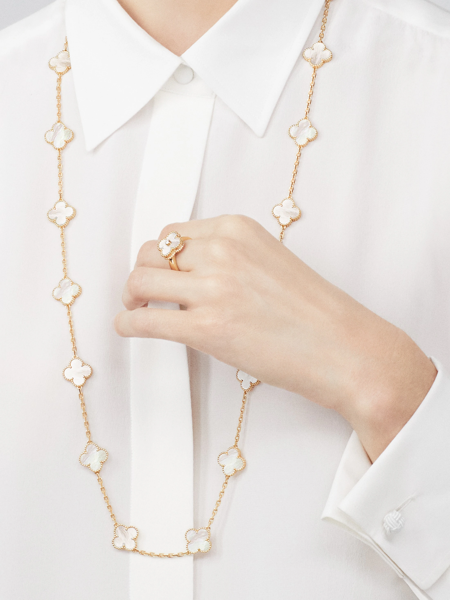 Van Cleef & Arpels Gold ring with White mother-of-pearl and diamond Vintage Alhambra