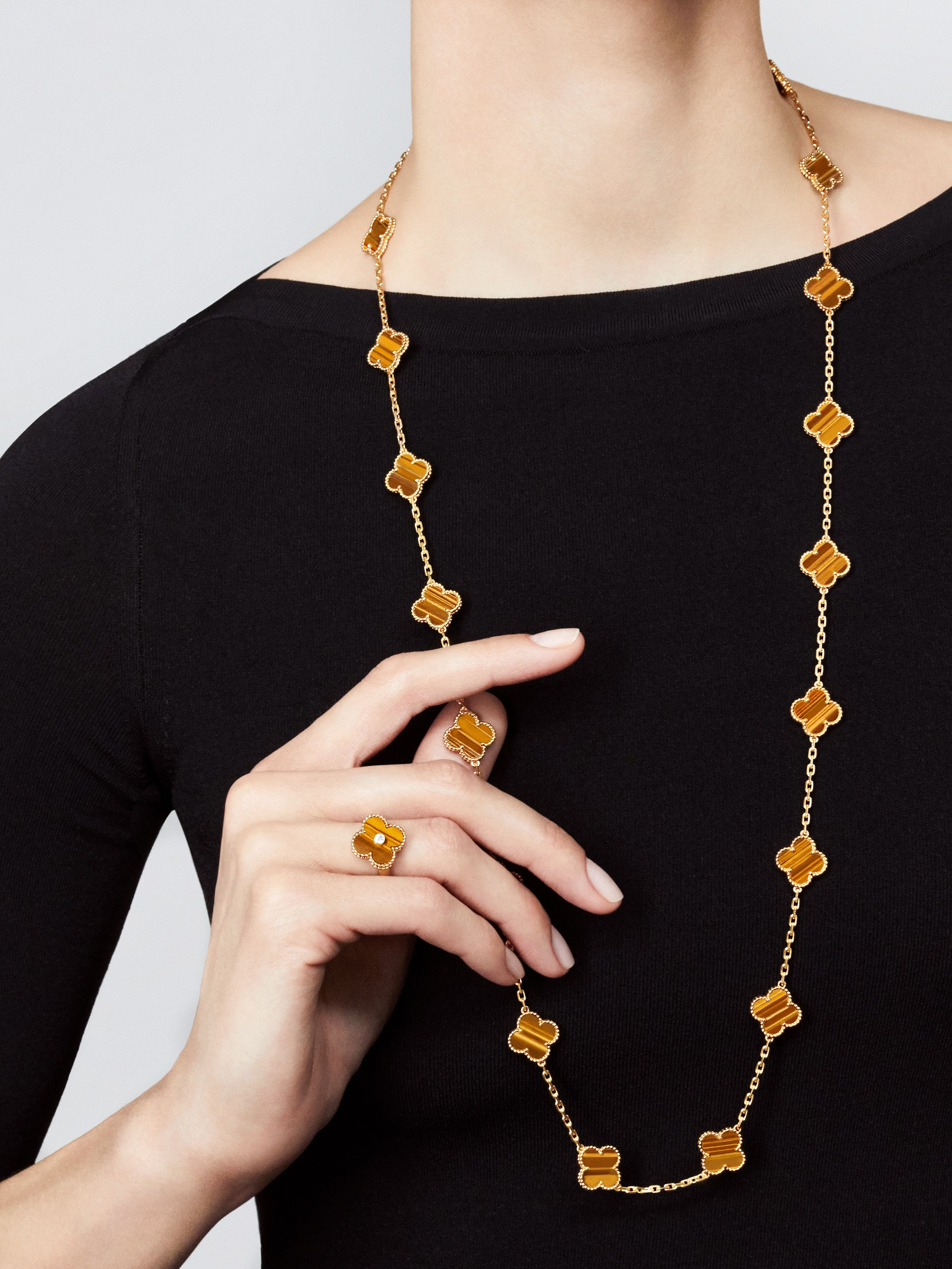 Van Cleef & Arpels Gold tiger's Eye Ring with Diamonds Vintage Alhambra