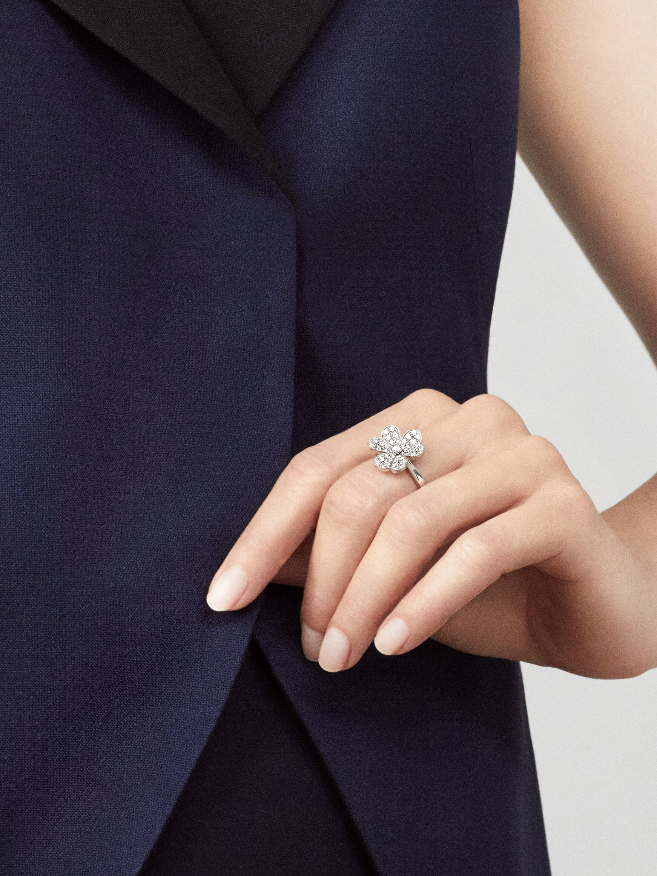 Van Cleef & Arpels platinum petal ring studded with diamonds Frivole
