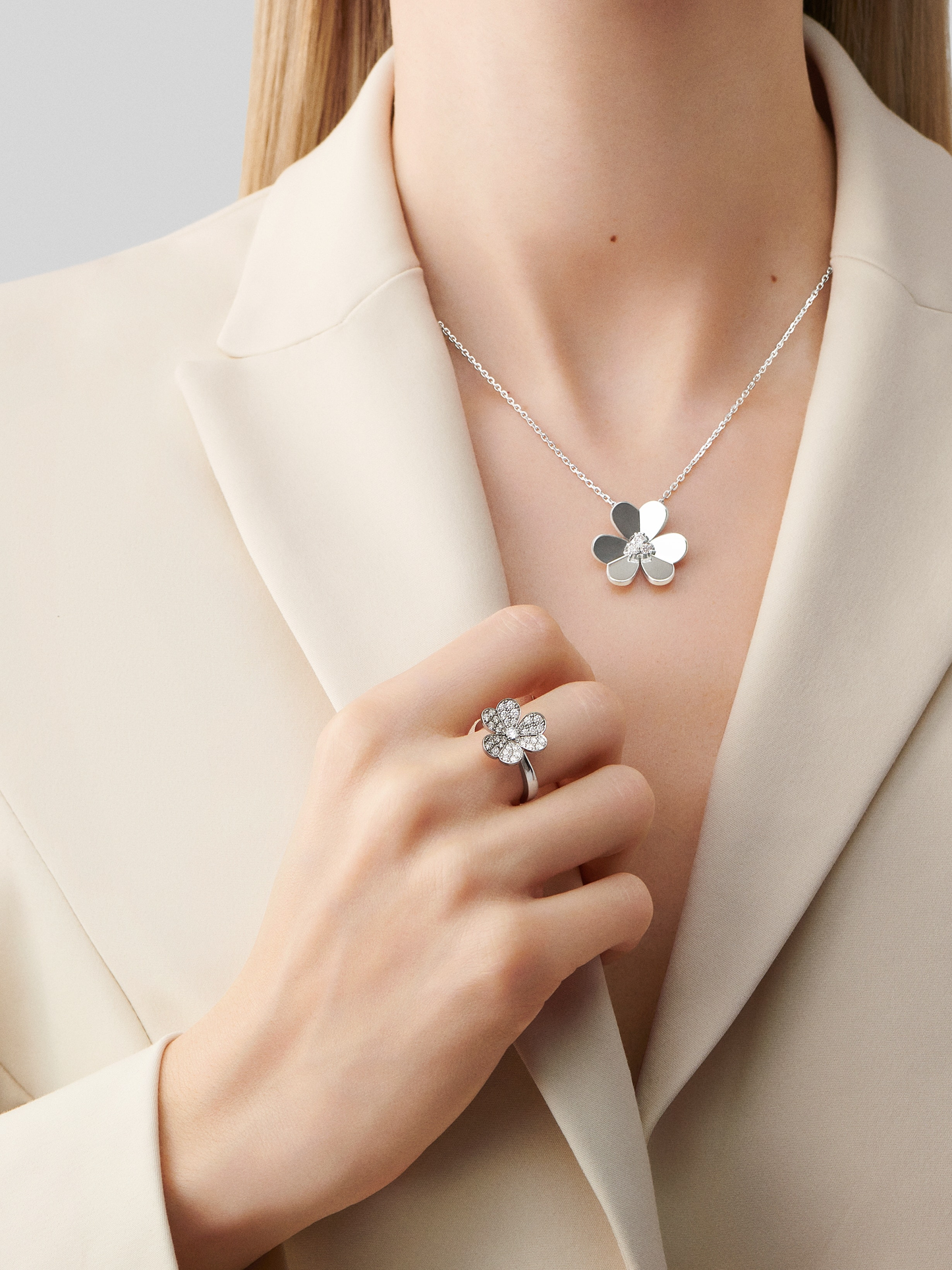 Van Cleef & Arpels platinum petal ring studded with diamonds Frivole