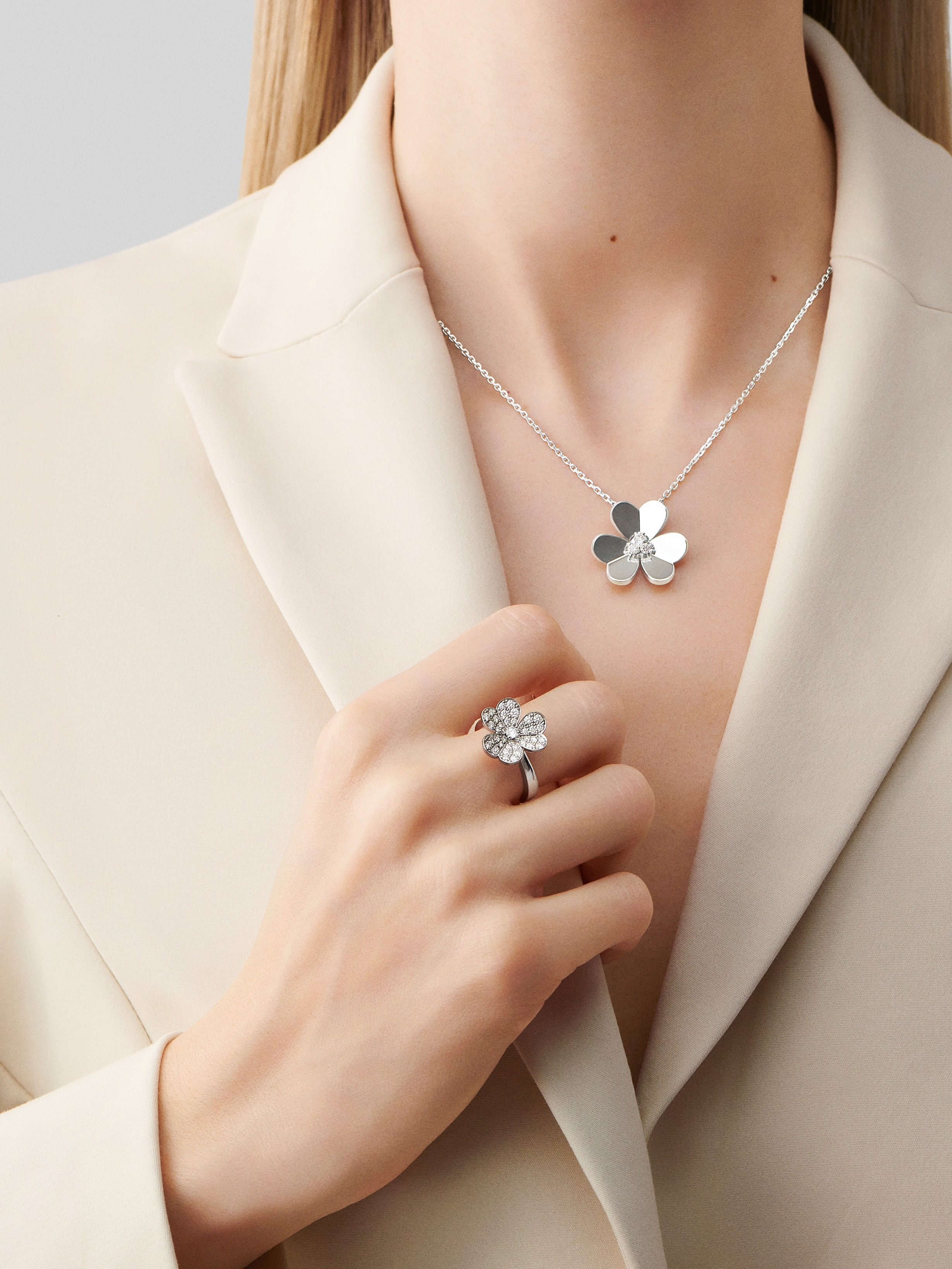 Van Cleef & Arpels platinum petal ring studded with diamonds Frivole