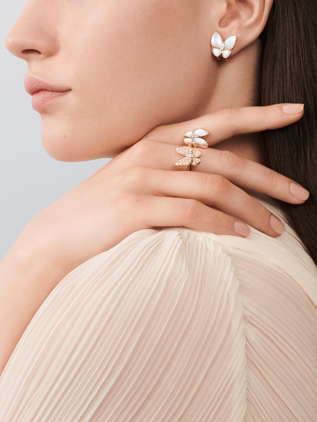 Van Cleef & Arpels rose gold open ring with white mother-of-pearl studded with diamonds Two Butterfly