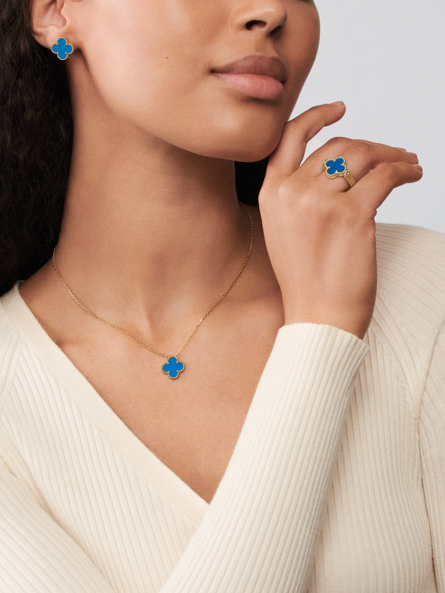 Van Cleef & Arpels Gold Blue Agate Four-Leaf Clover Pendant Vintage Alhambra