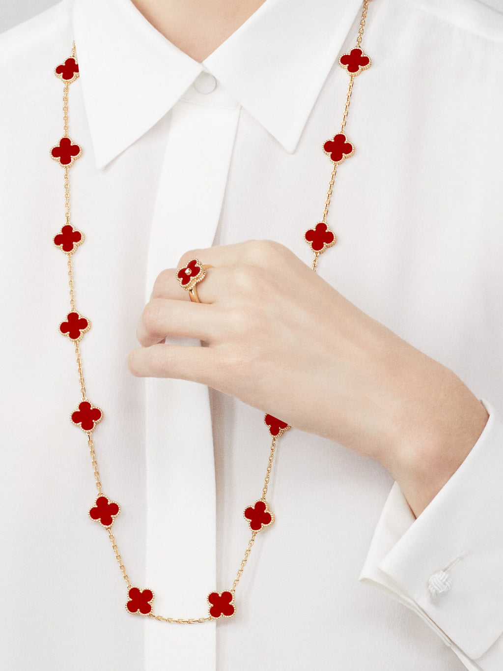 Van Cleef & Arpels 18K gold four-leaf clover ring with carnelian and diamonds