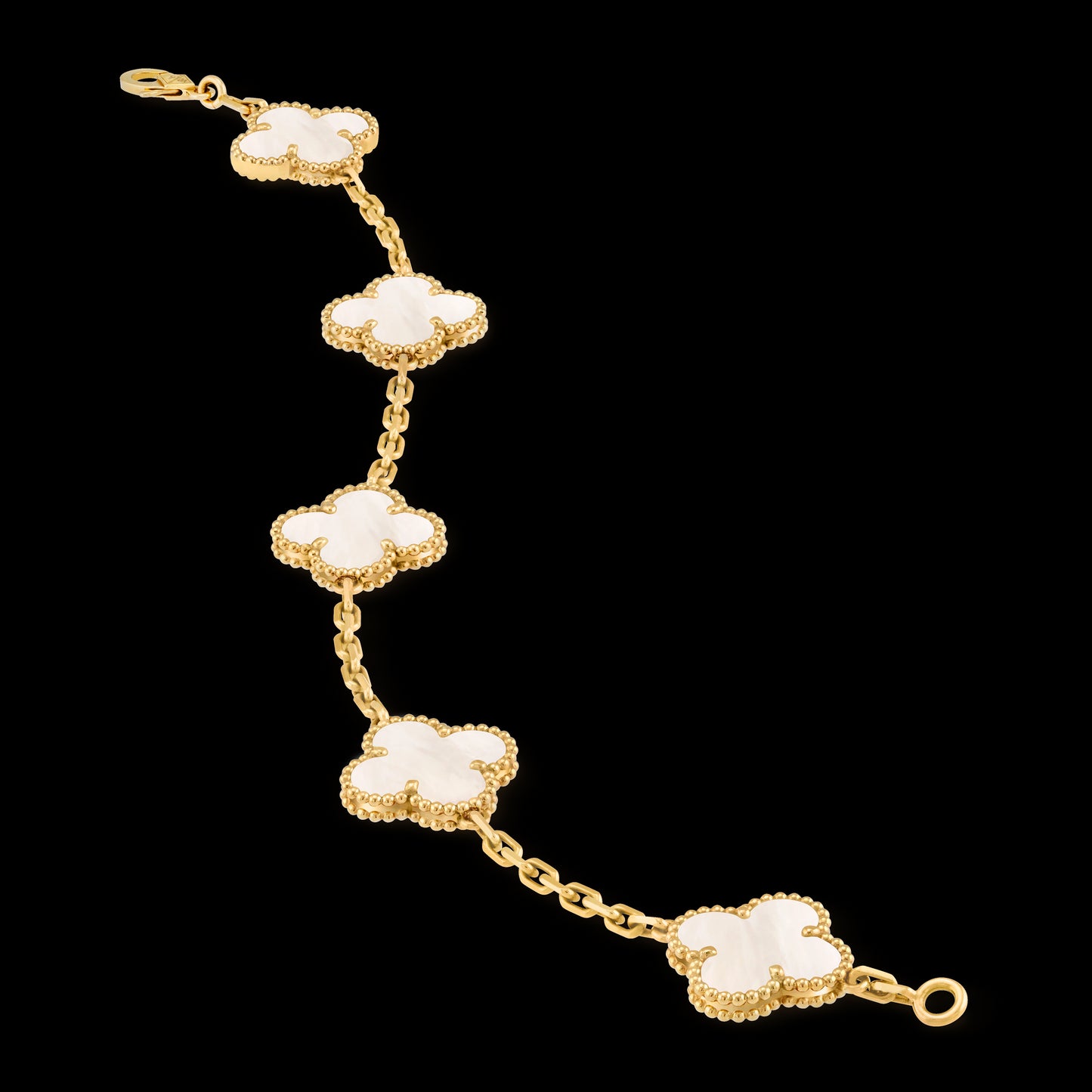 VCA Four-leaf Clover 5-flower golden bracelet paired with white mother-of-pearl