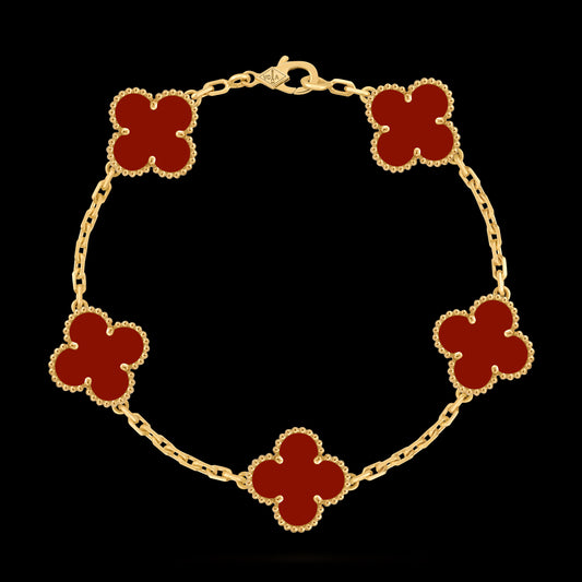VCA Four-leaf Clover 5-flower gold bracelet paired with carnelian
