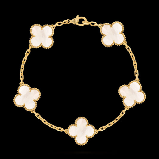 VCA Four-leaf Clover 5-flower golden bracelet paired with white mother-of-pearl