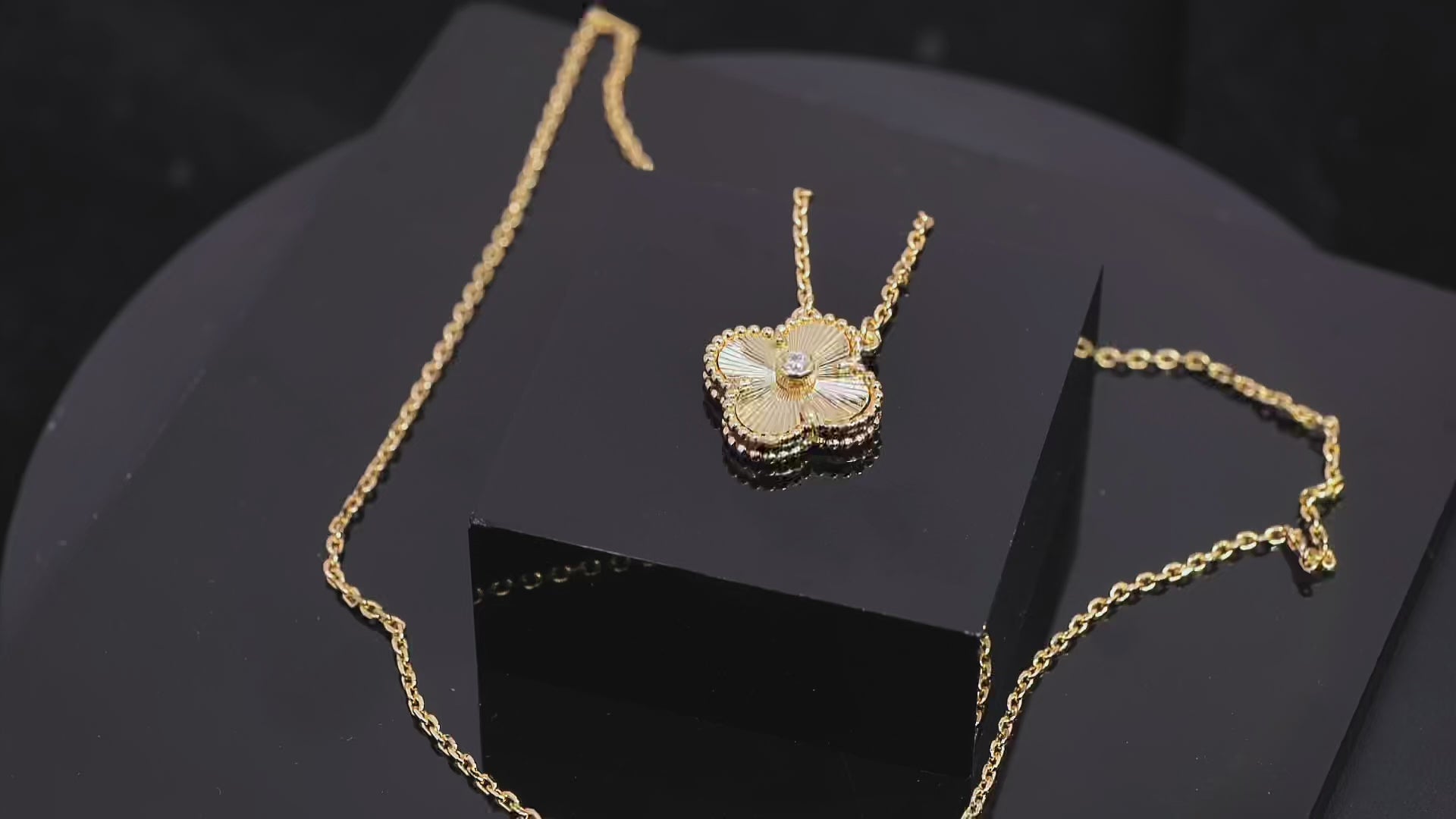 VCA🍀 Golden Alhambra Clover Pendant Necklace